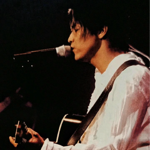 女友第一视角诱惑亲吻
