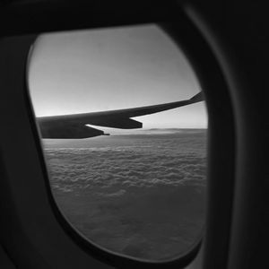 女友第一视角诱惑亲吻
